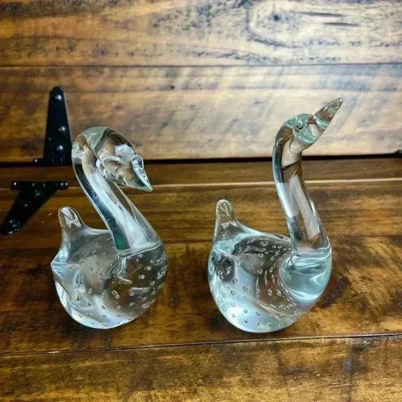 Art Glass 4” Swans Set Of 2 Hand Blown With Controlled Bubbles Clear Figurines - Picture 1 of 9